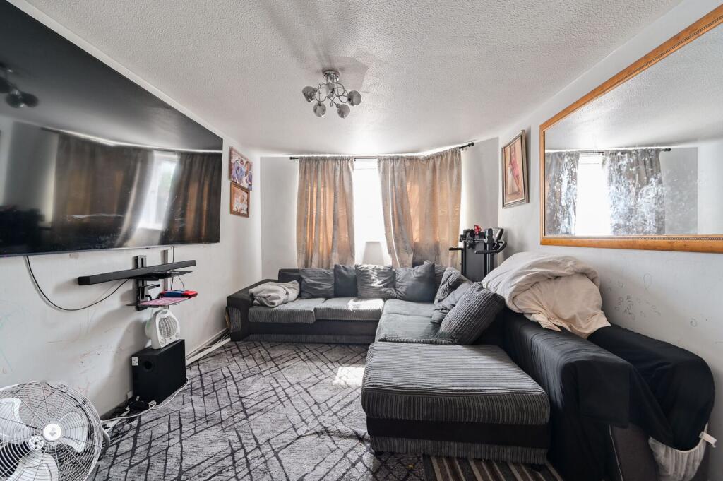 1 bed 1st Floor Flat for rent in Camberwell. From Foxtons - Vauxhall
