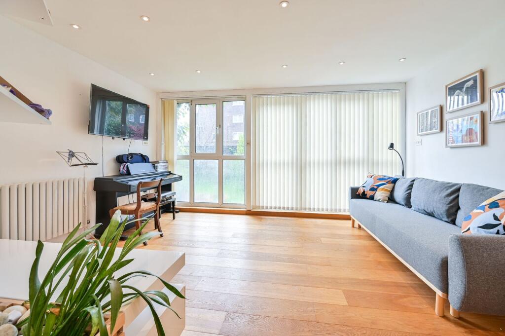 4 bed 1st Floor Flat for rent in Westminster. From Foxtons - Vauxhall 4 bed 1st Floor Flat for rent in Westminster. From Foxtons - Vauxhall