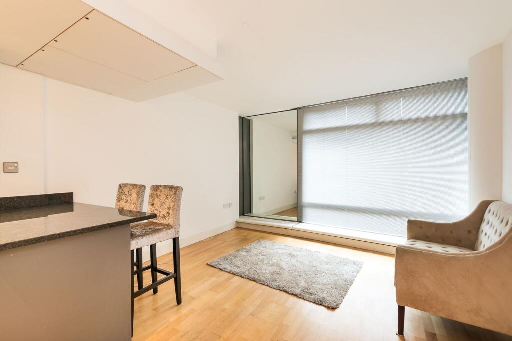 1 bed 1st Floor Flat for rent in London. From Foxtons - Vauxhall