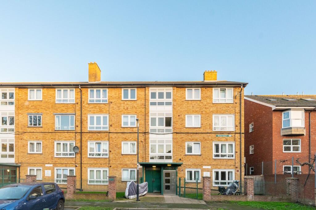 2 bed 1st Floor Flat for rent in London. From Foxtons - Vauxhall