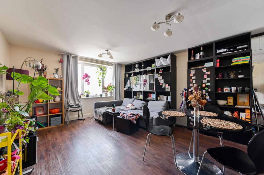 2 bed 1st Floor Flat for rent in Westminster. From Foxtons - Vauxhall