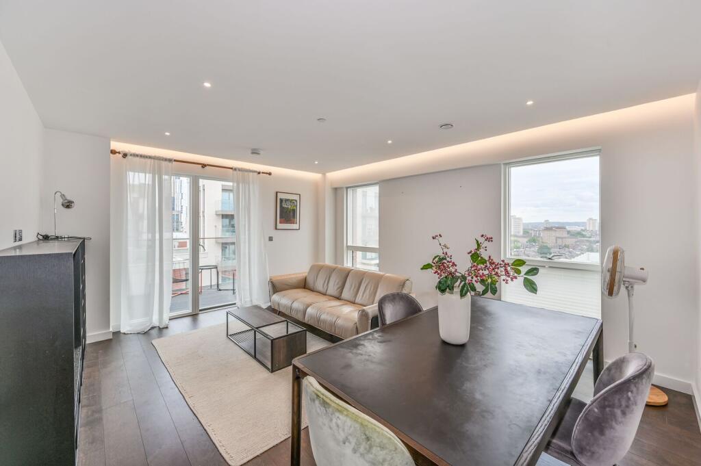 2 bed 1st Floor Flat for rent in Battersea. From Foxtons - Vauxhall