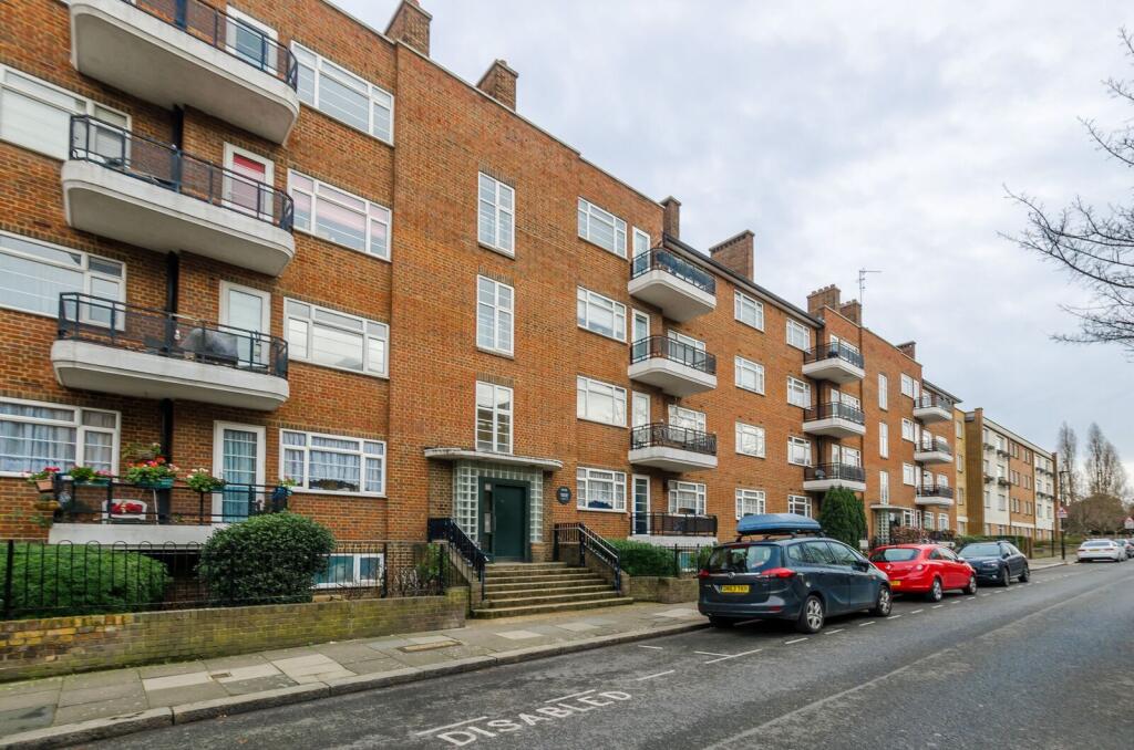 4 bed 1st Floor Flat for rent in Clapham. From Foxtons - Vauxhall