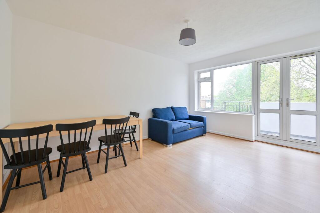 3 bed 1st Floor Flat for rent in London. From Foxtons - Vauxhall