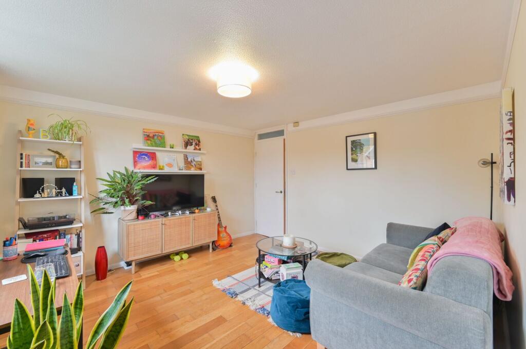 1 bed 1st Floor Flat for rent in London. From Foxtons - Vauxhall