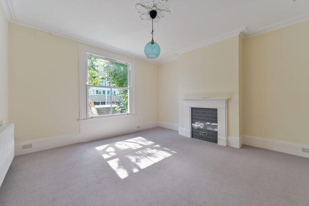 3 bed End of Terrace for rent in Clapham. From Foxtons - Vauxhall