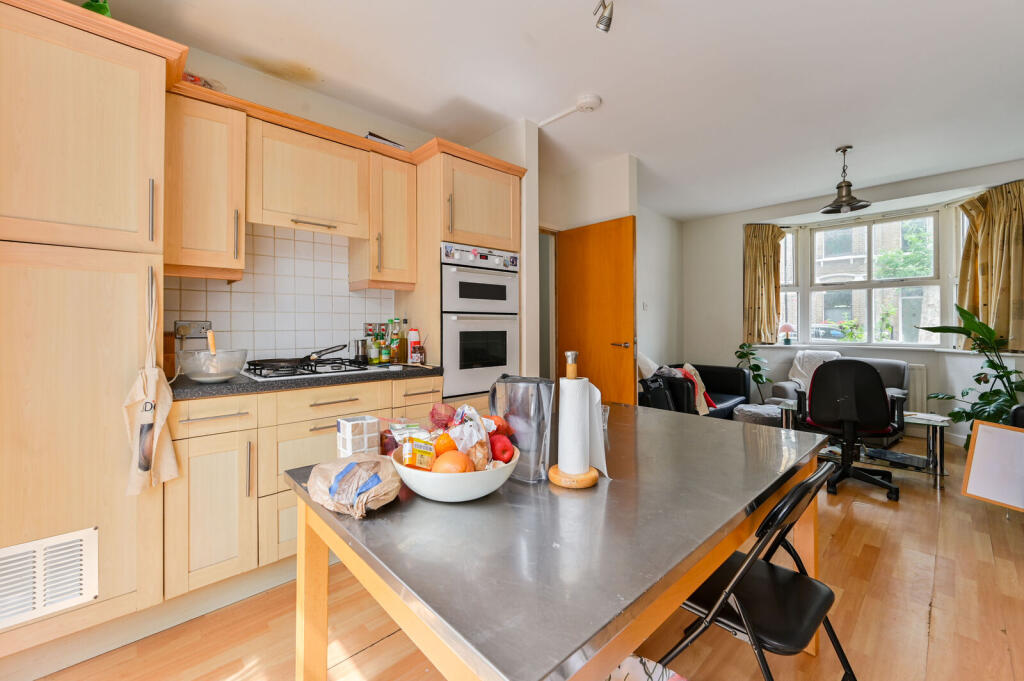 4 bed Mid Terraced House for rent in London. From Foxtons - Vauxhall