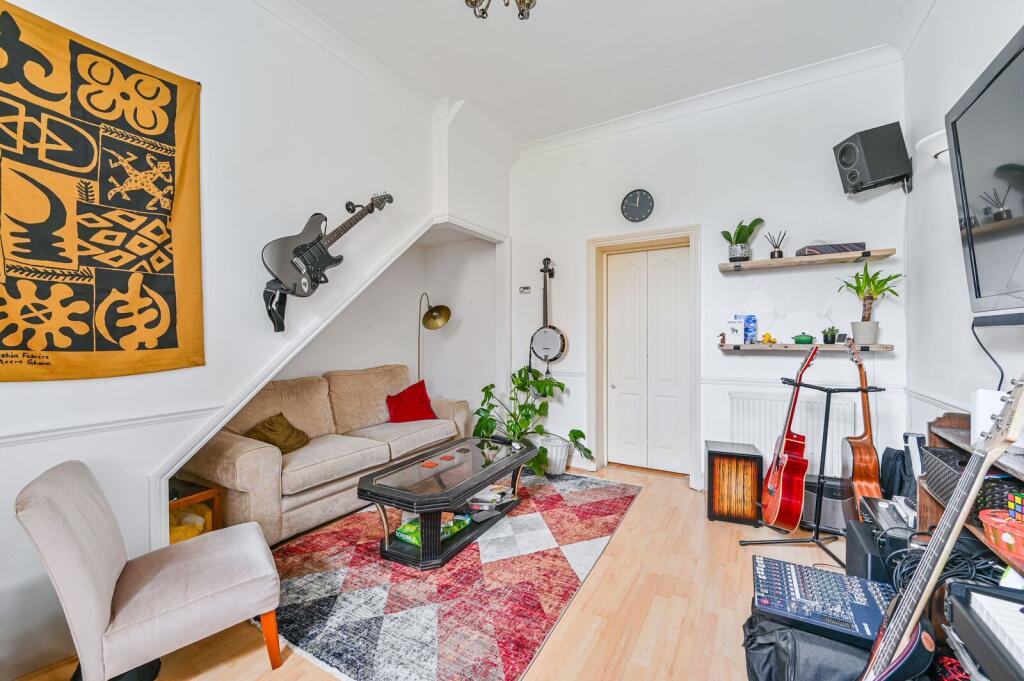 2 bed Detached for rent in Camberwell. From Foxtons - Vauxhall