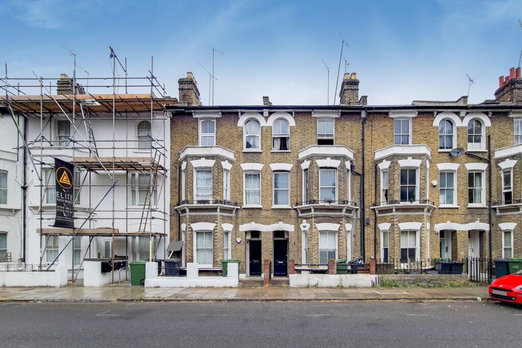2 bed 1st Floor Flat for rent in Camberwell. From Foxtons - Vauxhall