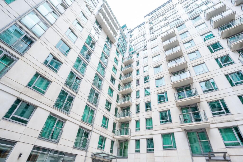 2 bed 1st Floor Flat for rent in London. From Foxtons - Vauxhall