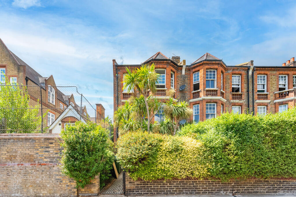 2 bed 1st Floor Flat for rent in Camberwell. From Foxtons - Vauxhall