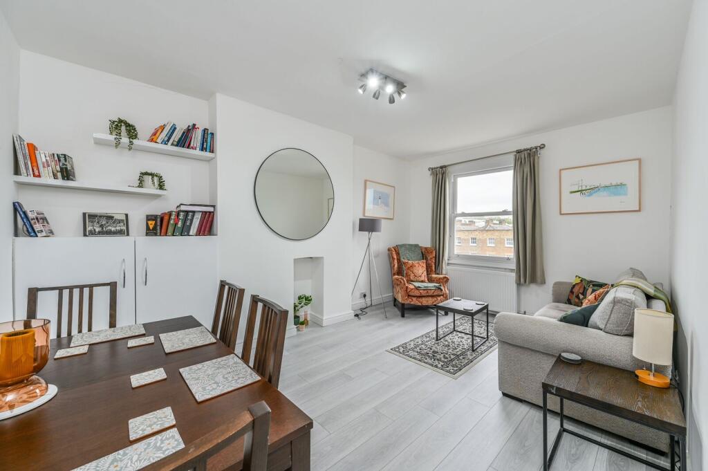 2 bed 1st Floor Flat for rent in London. From Foxtons - Vauxhall