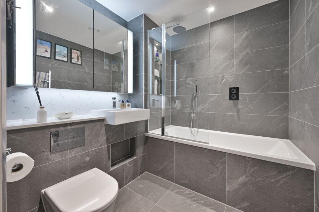 2 bed 1st Floor Flat for rent in Battersea. From Foxtons - Vauxhall