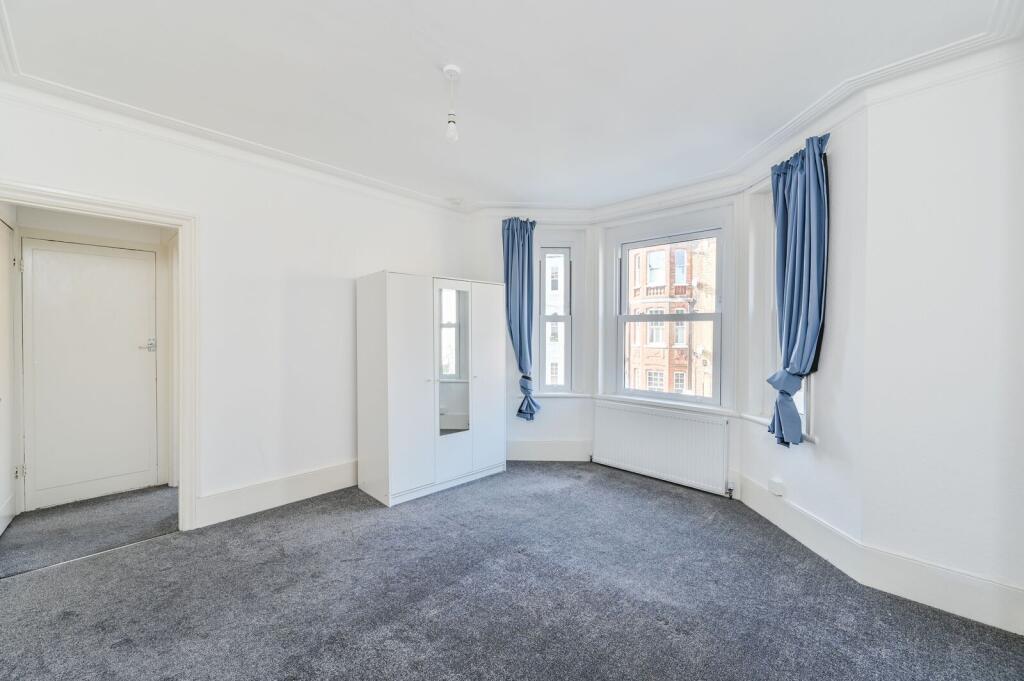 4 bed 1st Floor Flat for rent in London. From Foxtons - Vauxhall