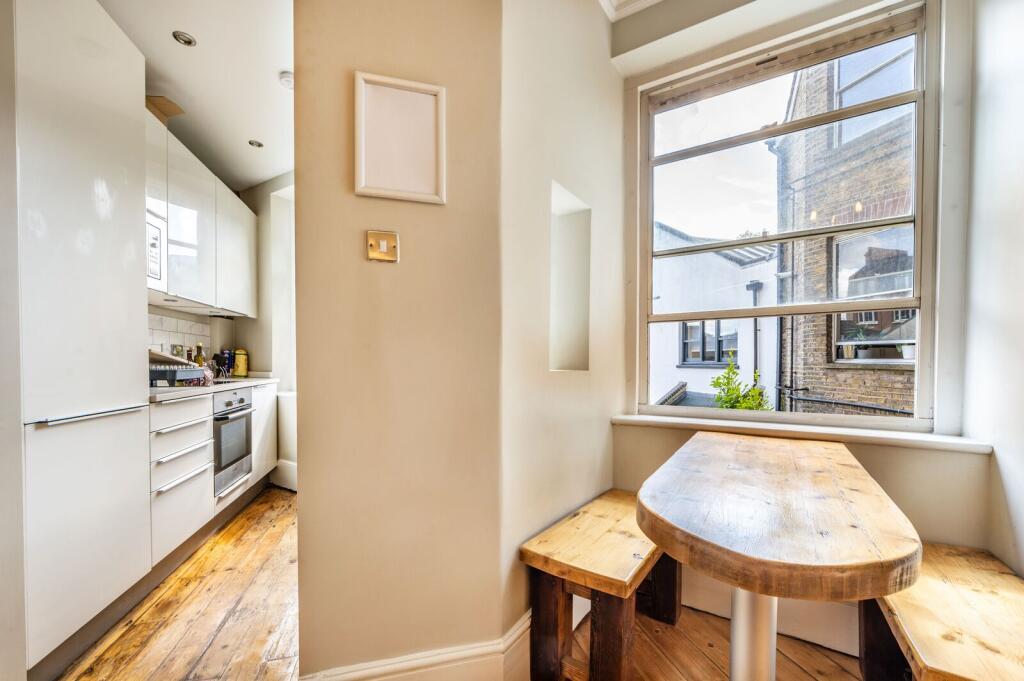 4 bed 1st Floor Flat for rent in Westminster. From Foxtons - Vauxhall