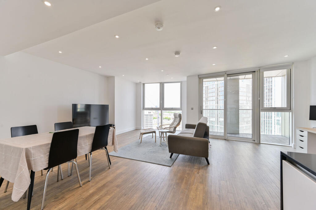 2 bed 1st Floor Flat for rent in London. From Foxtons - Vauxhall 2 bed 1st Floor Flat for rent in London. From Foxtons - Vauxhall