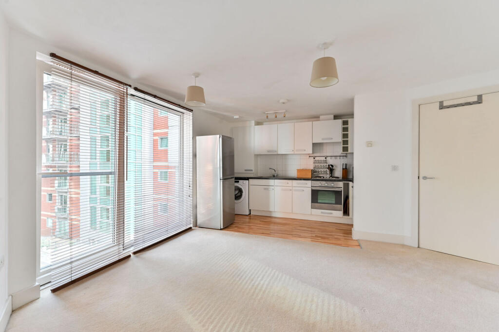 1 bed 1st Floor Flat for rent in London. From Foxtons - Vauxhall