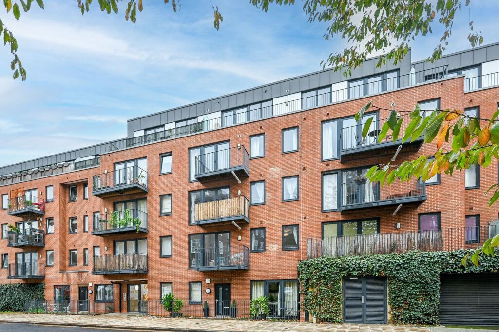1 bed 1st Floor Flat for rent in Clapham. From Foxtons - Vauxhall