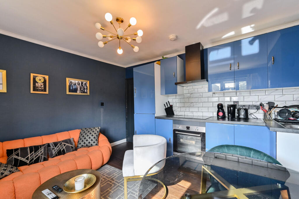 2 bed 1st Floor Flat for rent in London. From Foxtons - Vauxhall 2 bed 1st Floor Flat for rent in London. From Foxtons - Vauxhall