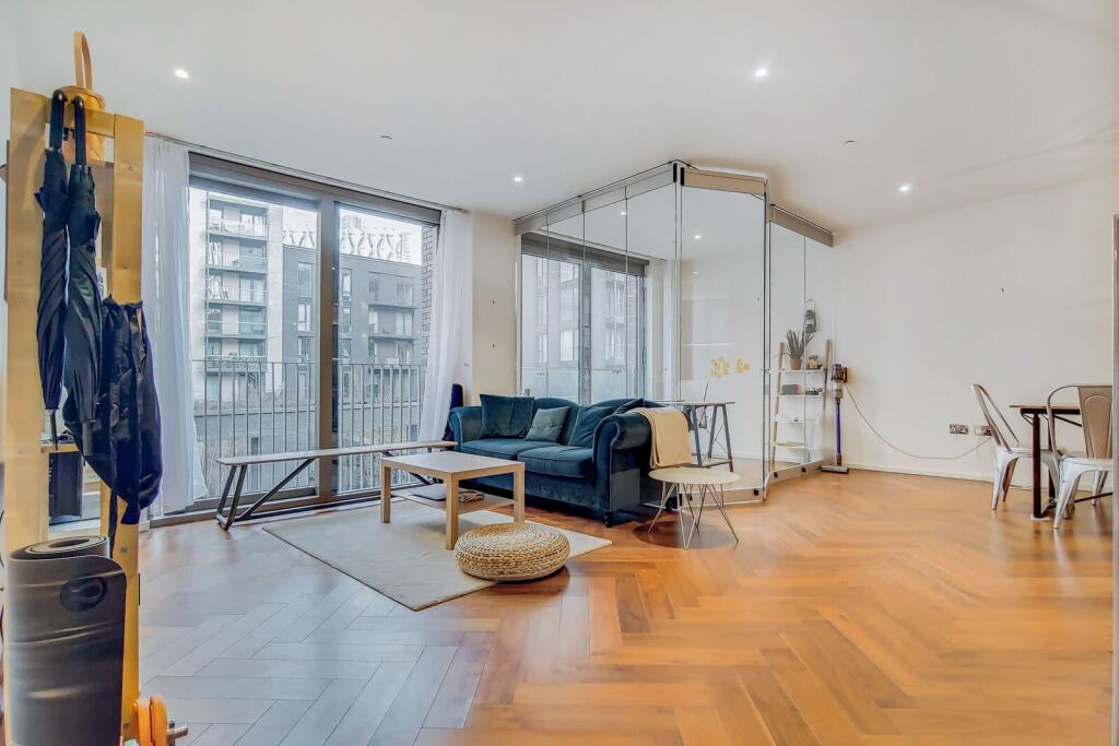 2 bed 1st Floor Flat for rent in London. From Foxtons - Vauxhall