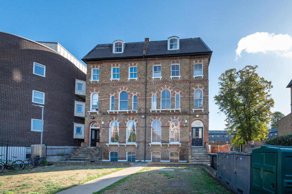 2 bed 1st Floor Flat for rent in London. From Foxtons - Vauxhall