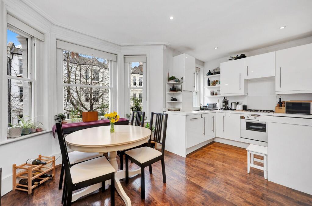2 bed 1st Floor Flat for rent in London. From Foxtons - Vauxhall