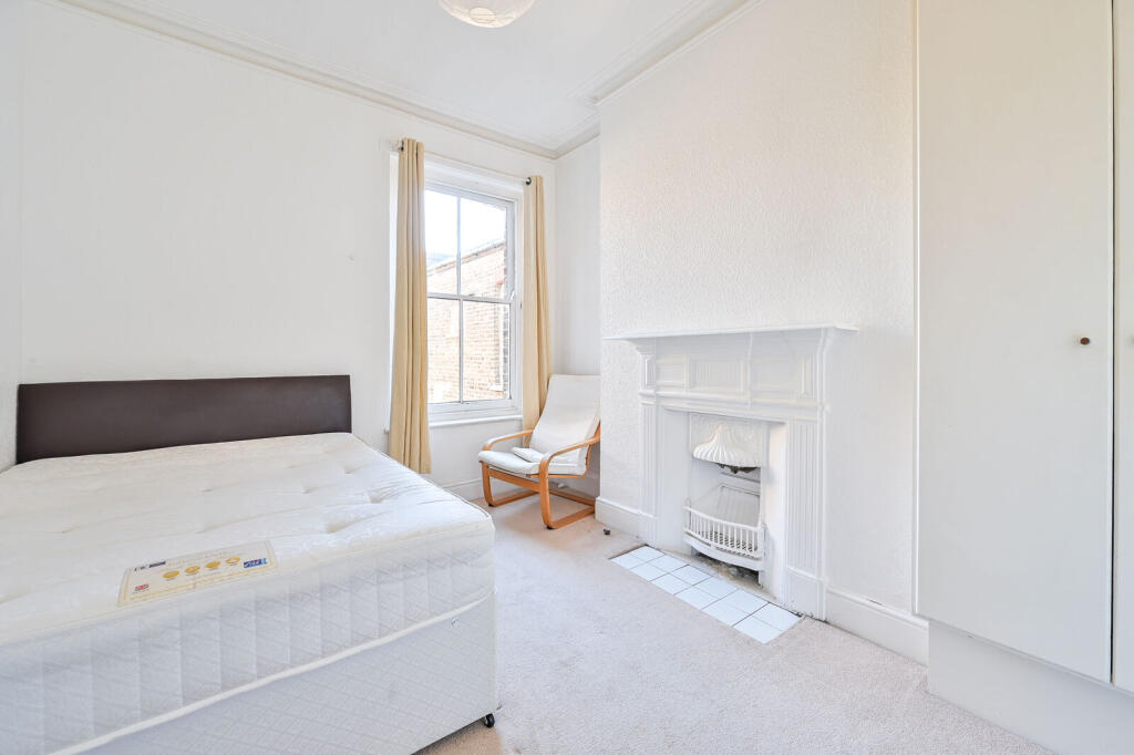 2 bed 1st Floor Flat for rent in London. From Foxtons - Vauxhall