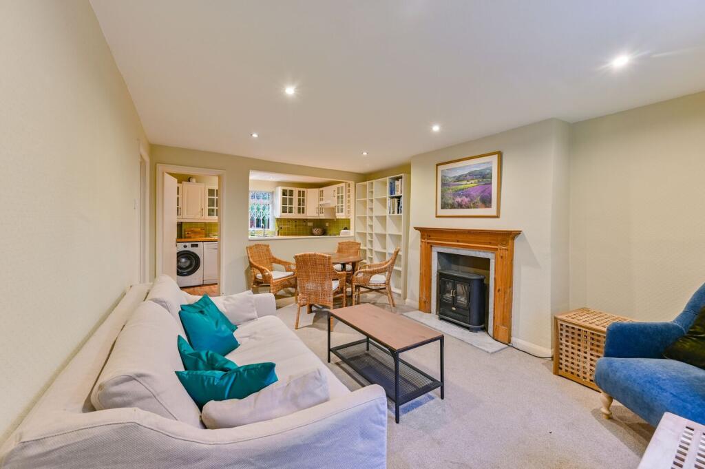 2 bed 1st Floor Flat for rent in London. From Foxtons - Vauxhall
