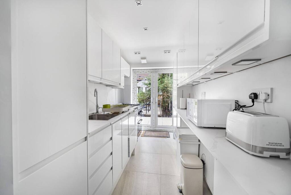 2 bed 1st Floor Flat for rent in London. From Foxtons - Walthamstow