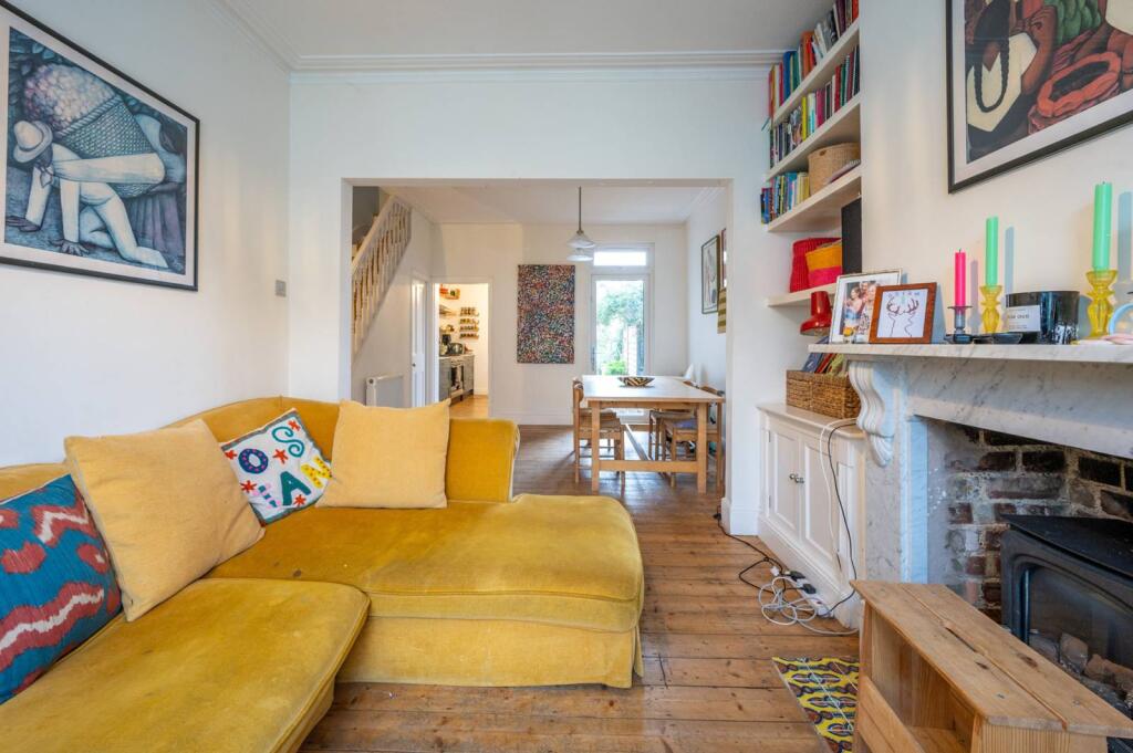 3 bed Mid Terraced House for rent in London. From Foxtons - Walthamstow