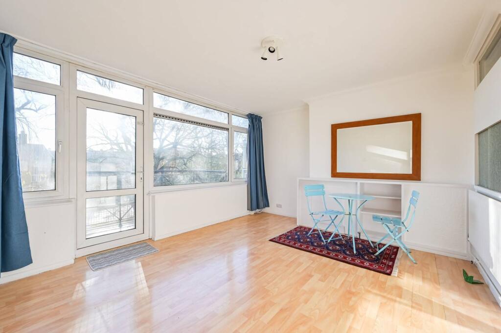 3 bed 1st Floor Flat for rent in London. From Foxtons - Walthamstow 3 bed 1st Floor Flat for rent in London. From Foxtons - Walthamstow