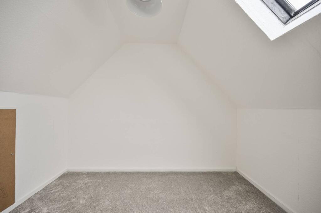 3 bed 1st Floor Flat for rent in London. From Foxtons - Walthamstow