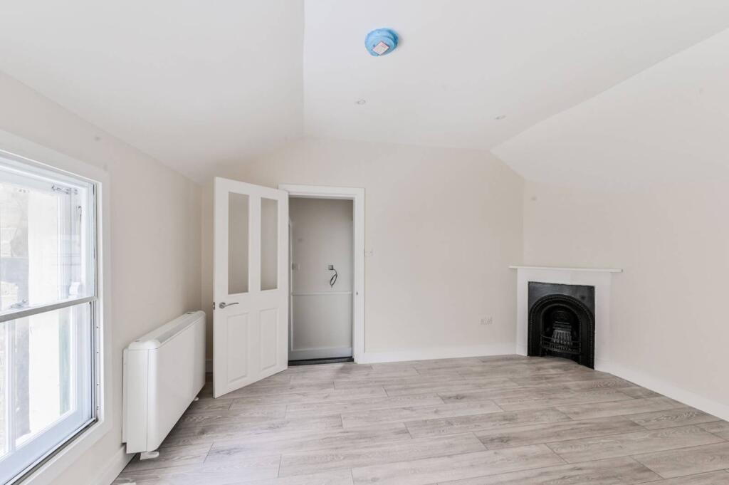 1 bed 1st Floor Flat for rent in Walthamstow. From Foxtons - Walthamstow