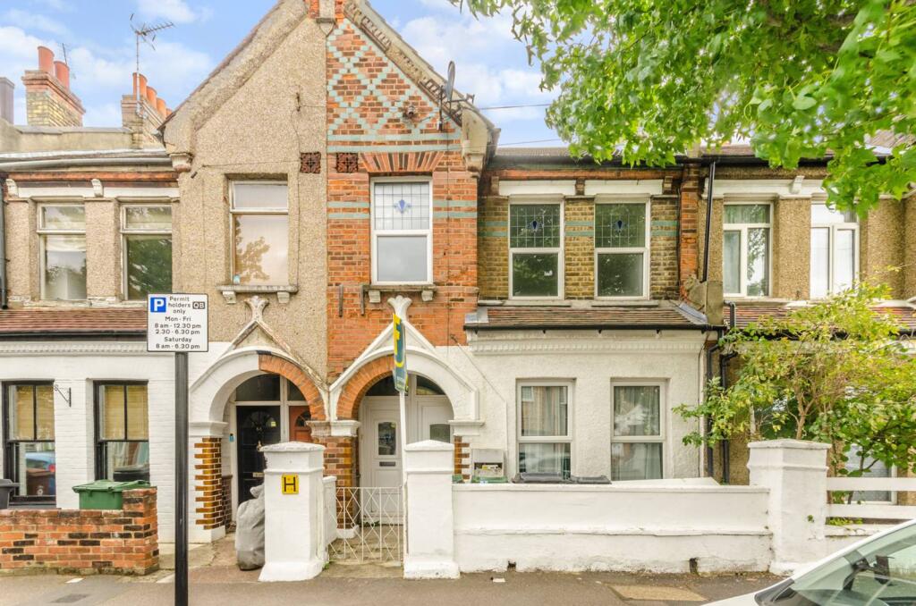 2 bed 1st Floor Flat for rent in Walthamstow. From Foxtons - Walthamstow