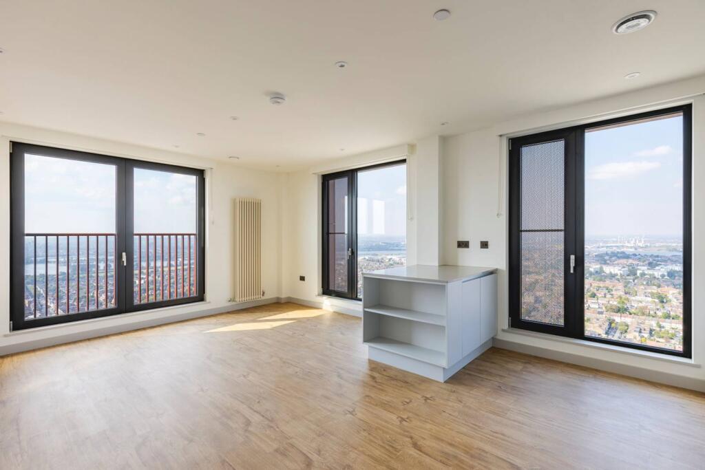 2 bed 1st Floor Flat for rent in . From Foxtons - Walthamstow