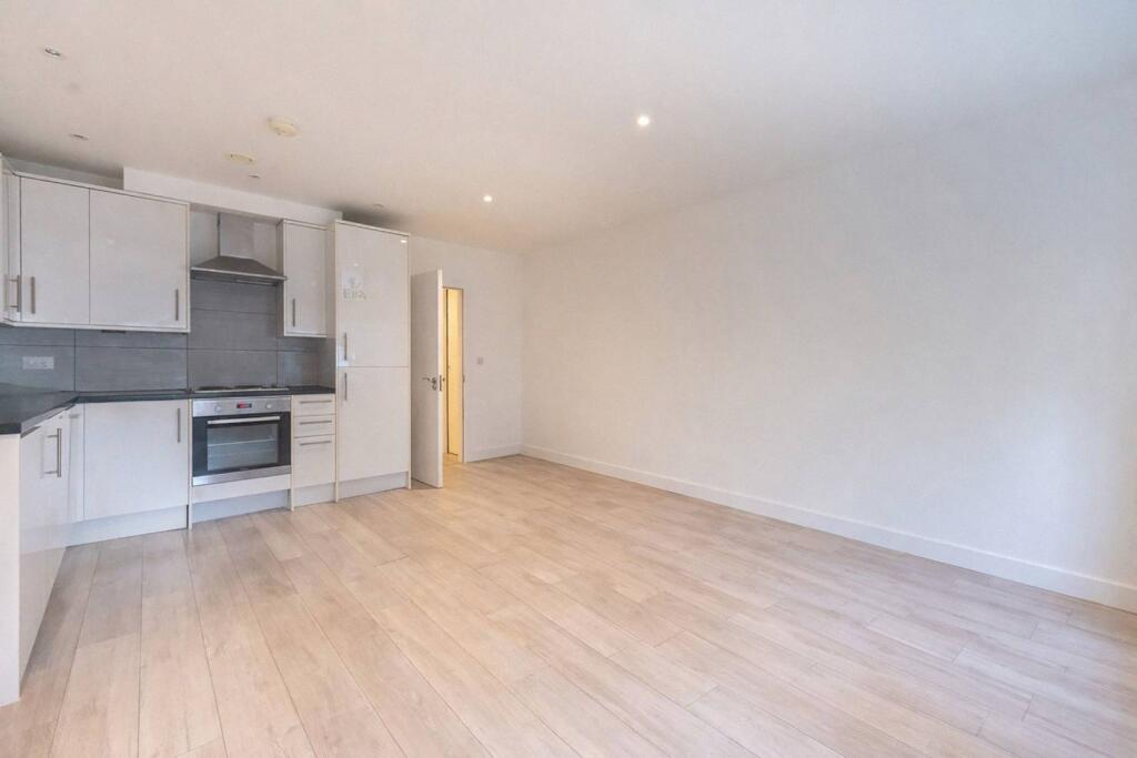 1 bed 1st Floor Flat for rent in Walthamstow. From Foxtons - Walthamstow