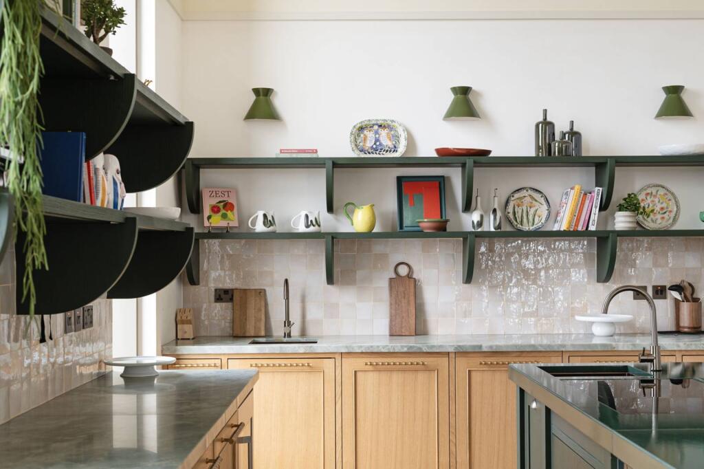 1 bed 1st Floor Flat for rent in . From Foxtons - Walthamstow