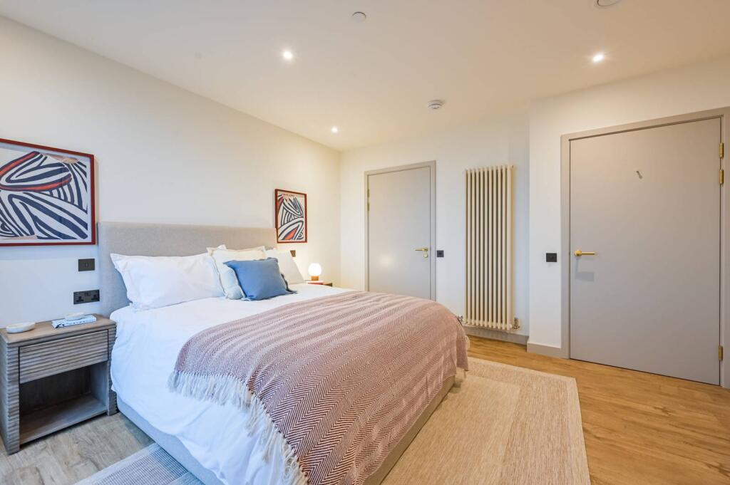 2 bed 1st Floor Flat for rent in . From Foxtons - Walthamstow