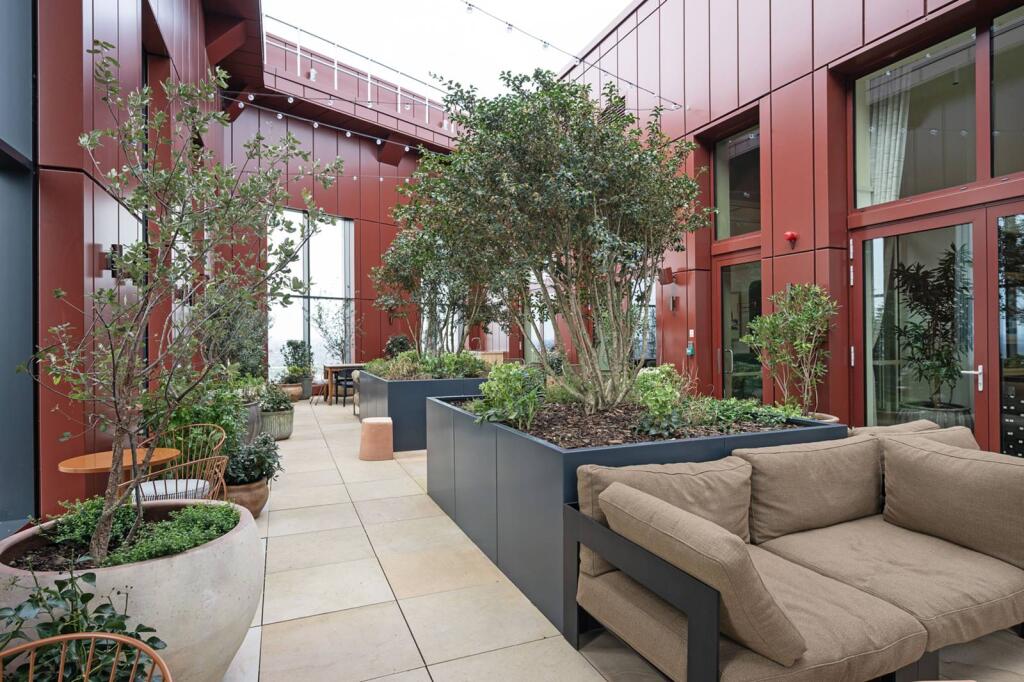 1 bed 1st Floor Flat for rent in . From Foxtons - Walthamstow