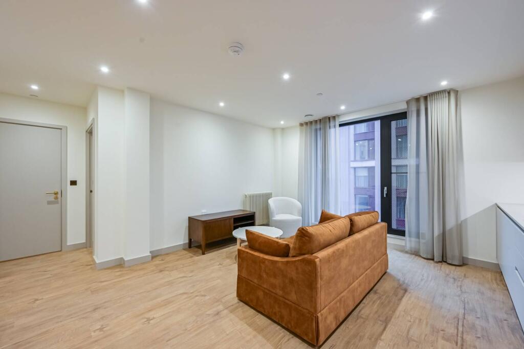 1 bed 1st Floor Flat for rent in . From Foxtons - Walthamstow