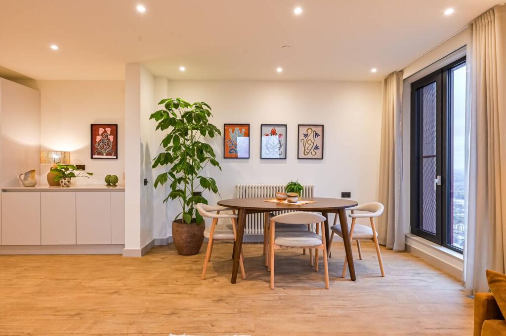 2 bed 1st Floor Flat for rent in . From Foxtons - Walthamstow