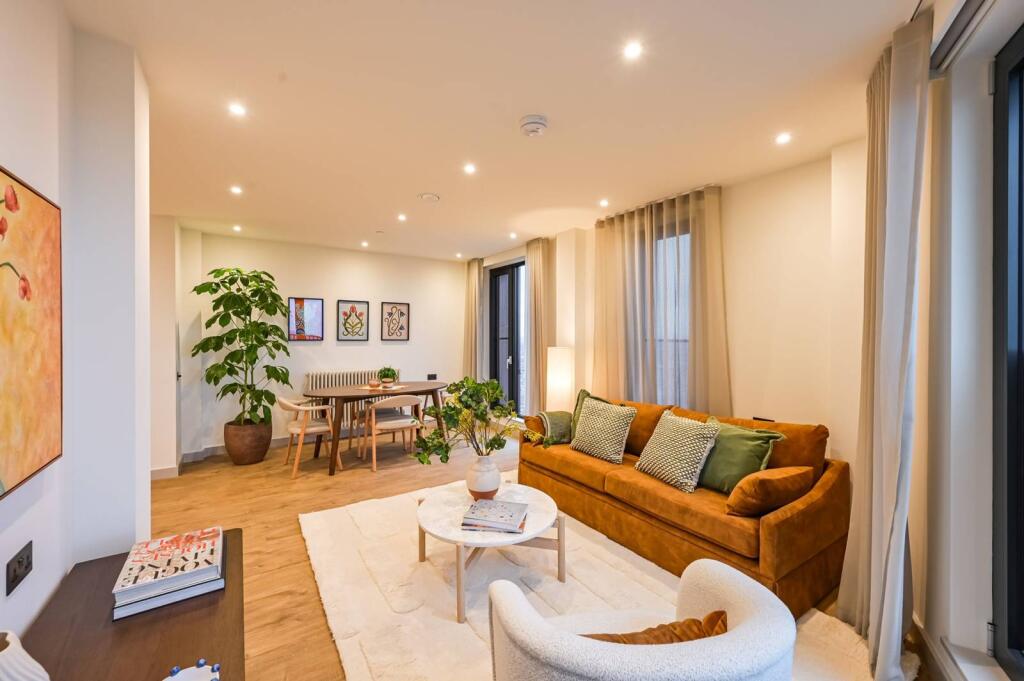 2 bed 1st Floor Flat for rent in . From Foxtons - Walthamstow