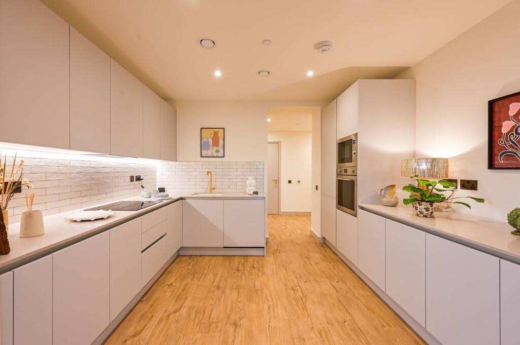 2 bed 1st Floor Flat for rent in . From Foxtons - Walthamstow