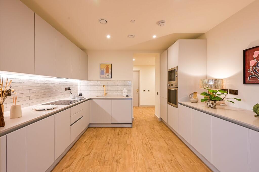 2 bed 1st Floor Flat for rent in . From Foxtons - Walthamstow