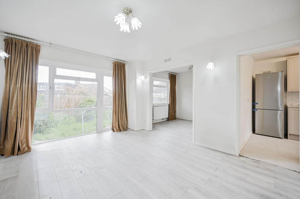 3 bed Semi Detached for rent in Chingford. From Foxtons - Walthamstow