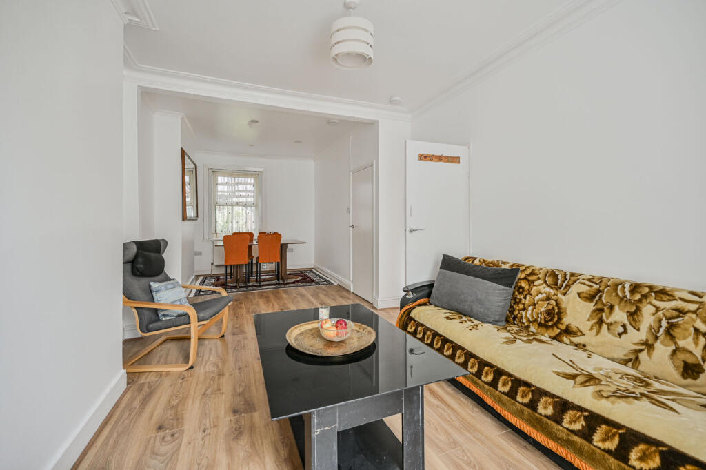 4 bed Mid Terraced House for rent in Walthamstow. From Foxtons - Walthamstow