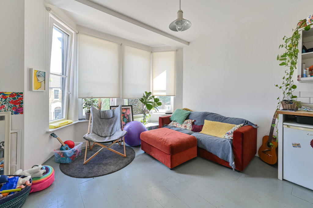 2 bed 1st Floor Flat for rent in Walthamstow. From Foxtons - Walthamstow 2 bed 1st Floor Flat for rent in Walthamstow. From Foxtons - Walthamstow