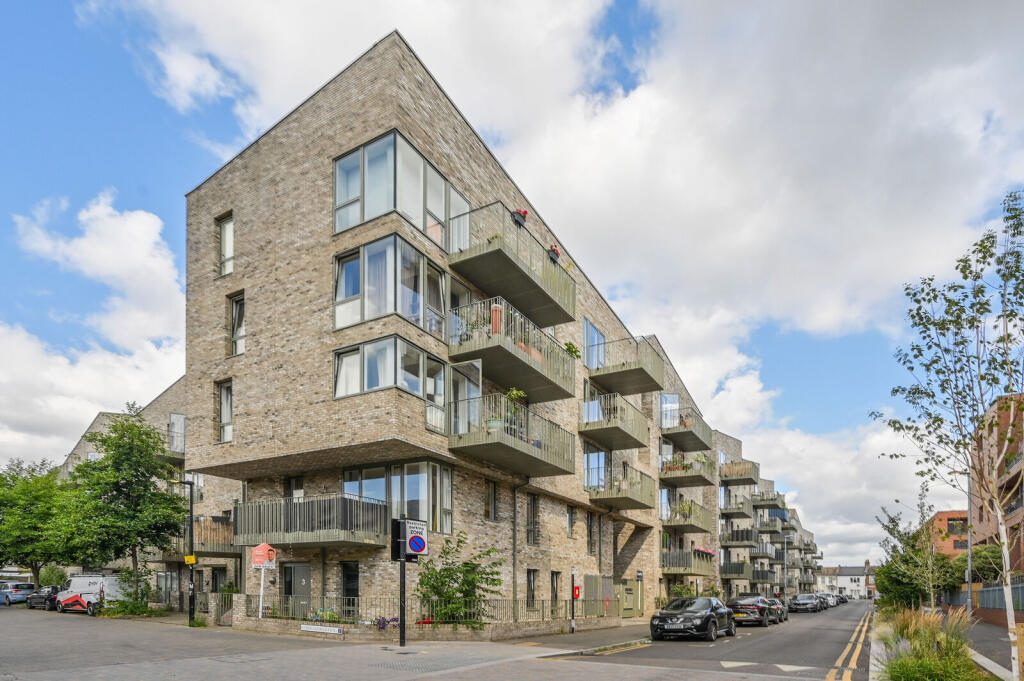 2 bed 1st Floor Flat for rent in Walthamstow. From Foxtons - Walthamstow