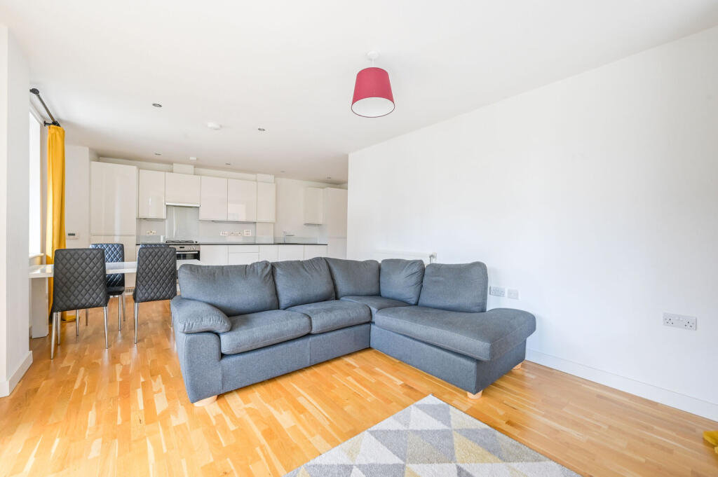 2 bed 1st Floor Flat for rent in Walthamstow. From Foxtons - Walthamstow