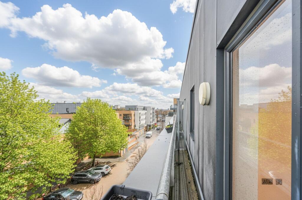 2 bed 1st Floor Flat for rent in London. From Foxtons - Walthamstow